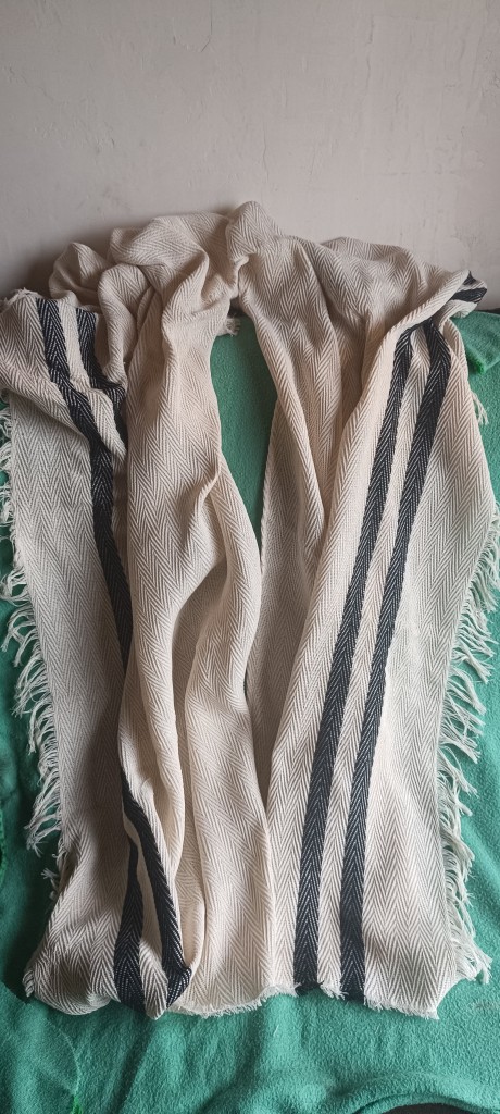Ruana beige rayada